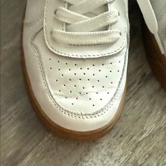 Vionic White Leather Women's Sneakers with Gum Sole VIONIC
Kimmie Court - Picture 6 of 10